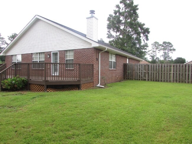 Building Photo - 3-Bed, 2-Bath Brick Home in Robin’s Ridge – Vaulted Ceilings, Fireplace, Eat-In Kitchen, Large Pr...