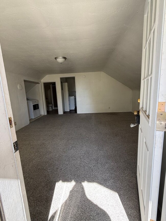 Building Photo - 424 S Grape St