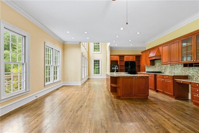 Building Photo - 430 W Wesley Rd NW