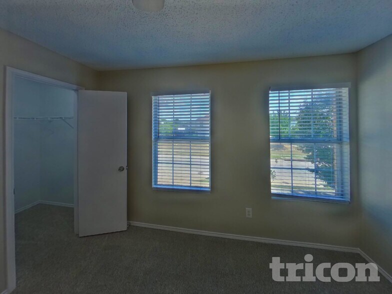 Building Photo - 8116 Cutter Hill Ave