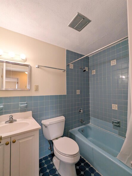 Building Photo - 84 Newbury St