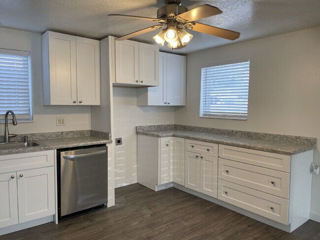 Building Photo - 510 E 500 S