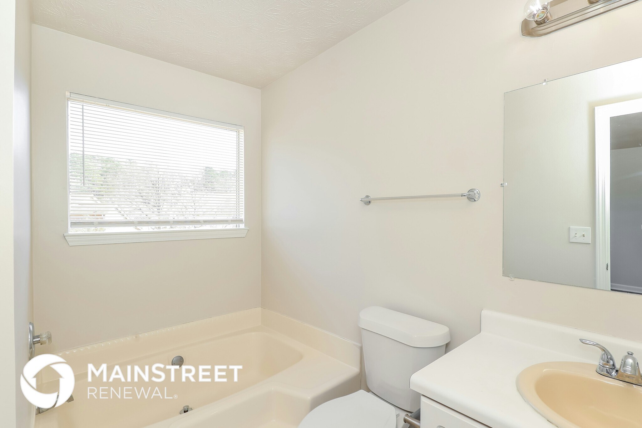 Building Photo - 145 W Village Ct