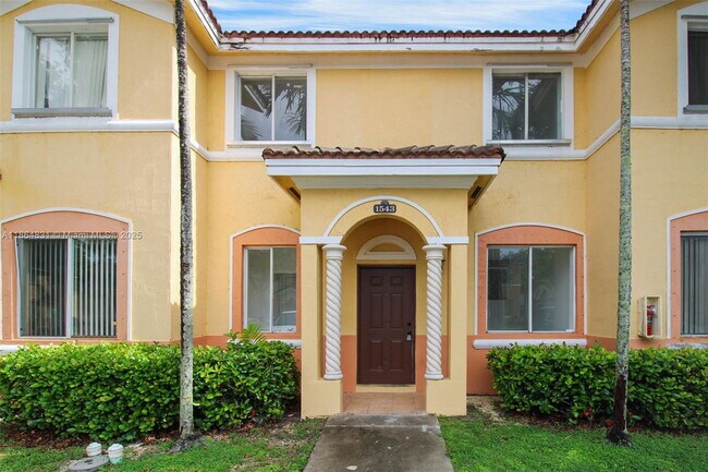 Building Photo - 1543 SE 24th Ct