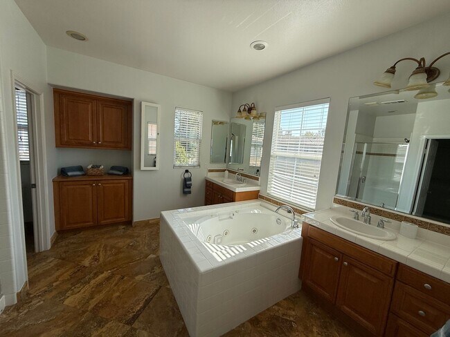 Building Photo - A Large and Spacious Home in Port Hueneme