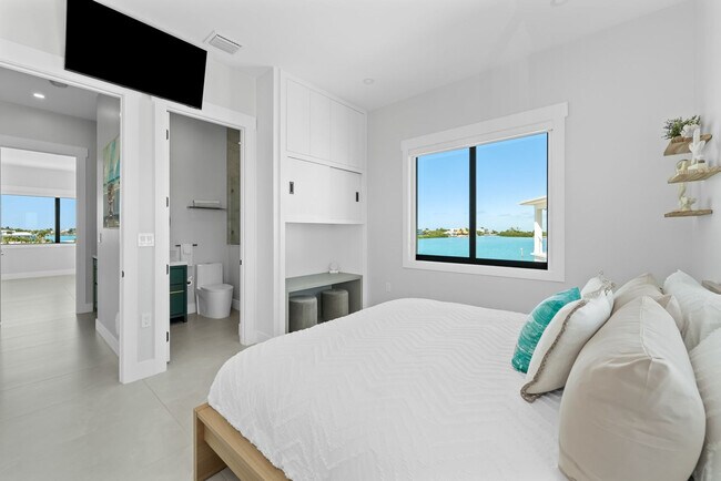 Building Photo - 247 Pescayo Ave