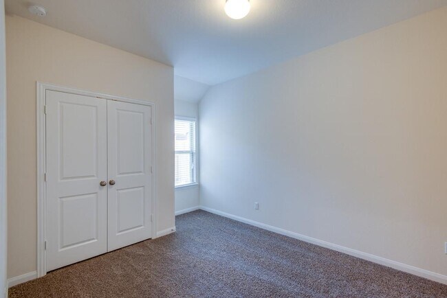 Building Photo - 501 Blue Agave Ln