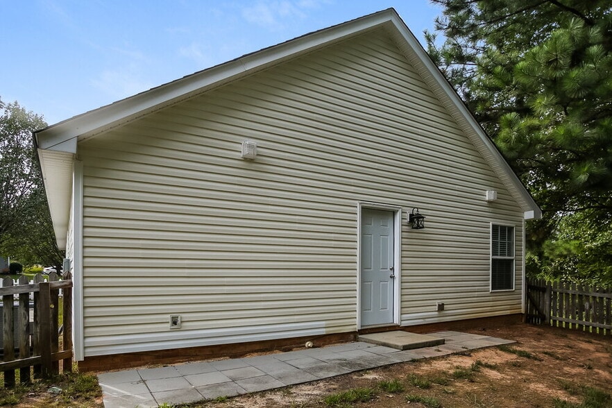 Building Photo - 1916 Harrison Park Dr