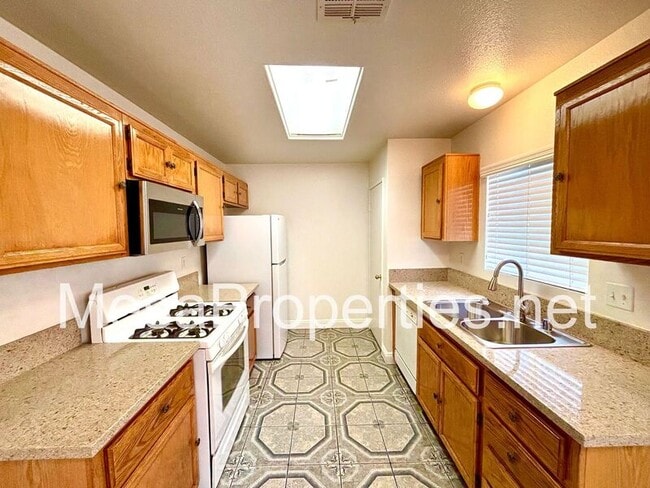 Building Photo - 10607 Moorefield Cir