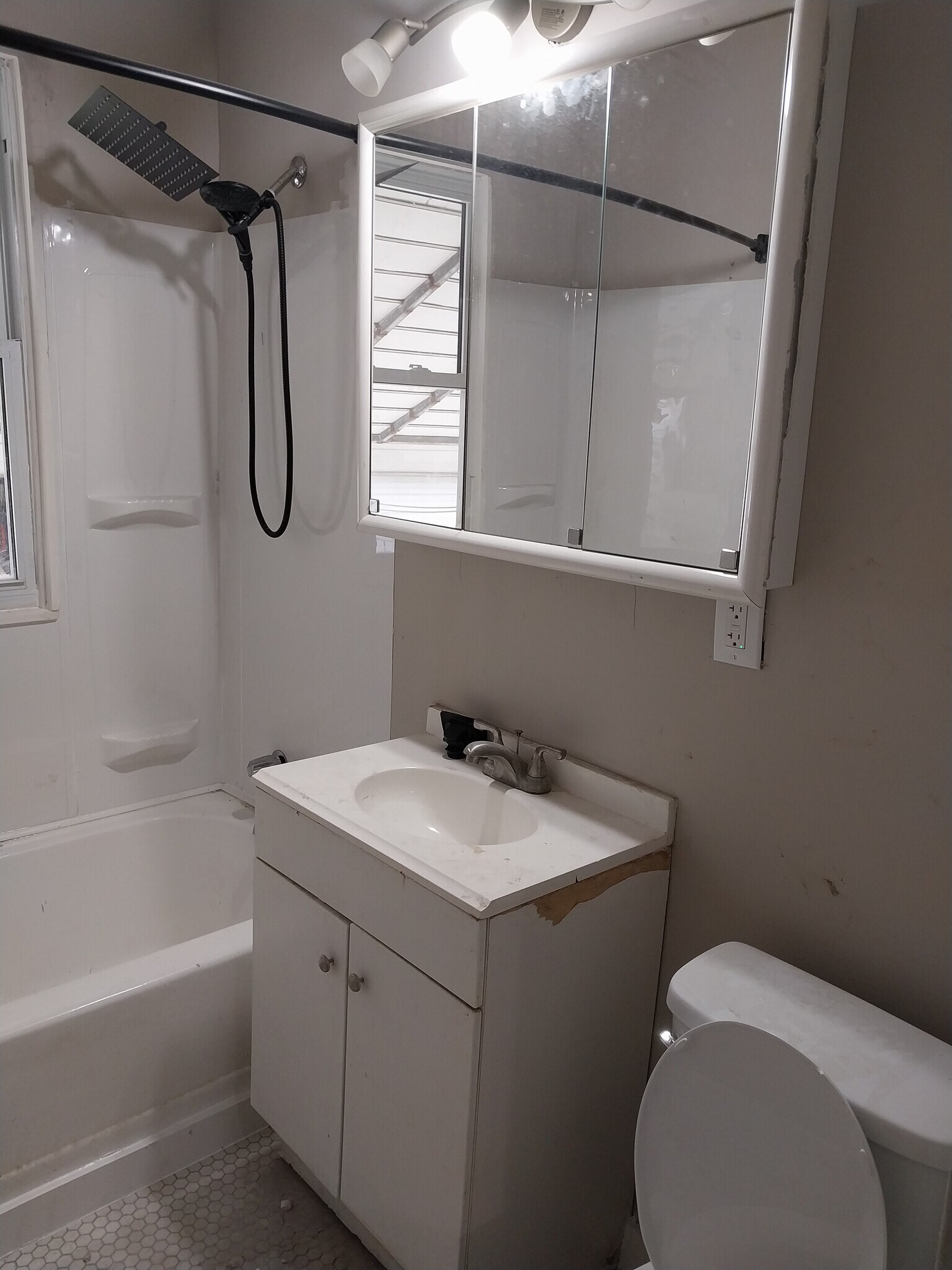 Building Photo - 15350 Alden St