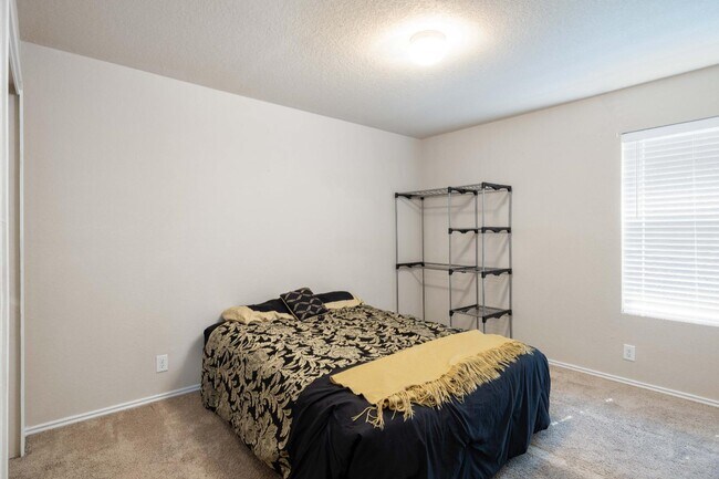 Building Photo - 11515 N Peak