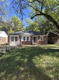 Building Photo - 1018 N Volutsia