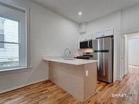 Building Photo - 522 Elm St