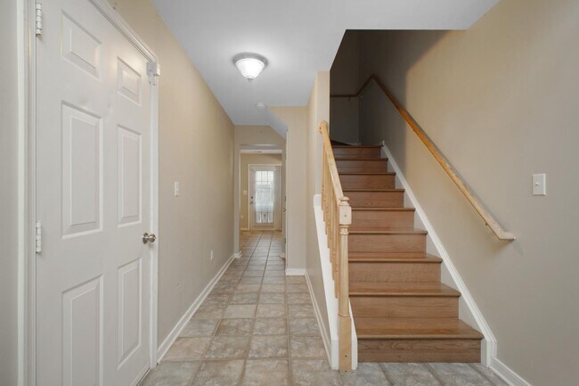 Building Photo - 405 Donelson Loop