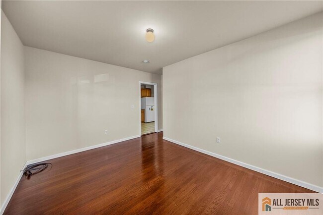 Building Photo - 2102 Woodbridge Ave