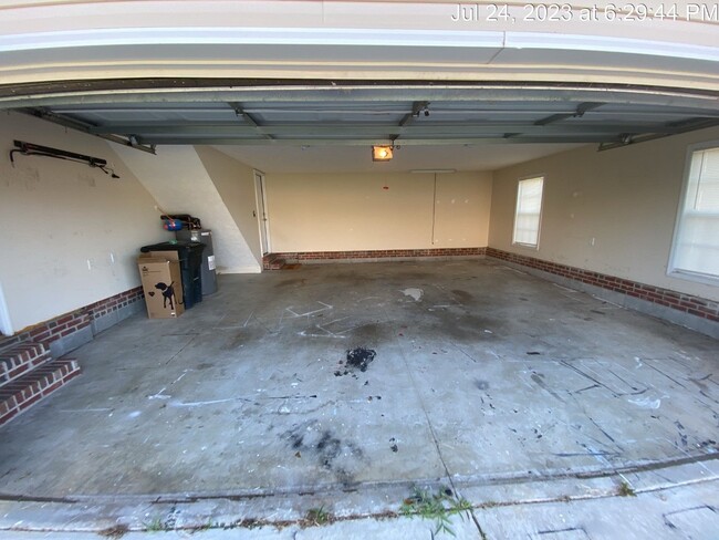 Building Photo - 413 Rushmore Ct