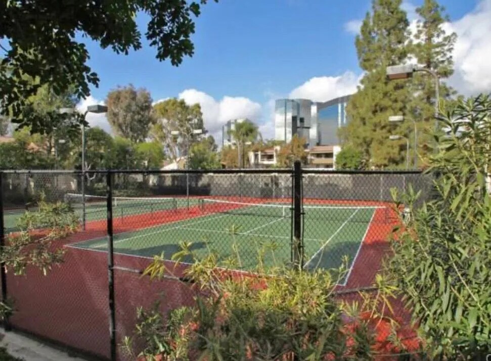 Building Photo - 21555 Burbank Blvd