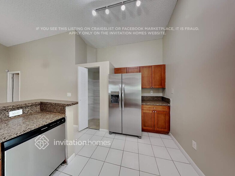 Building Photo - 1333 E Glen Oak Rd
