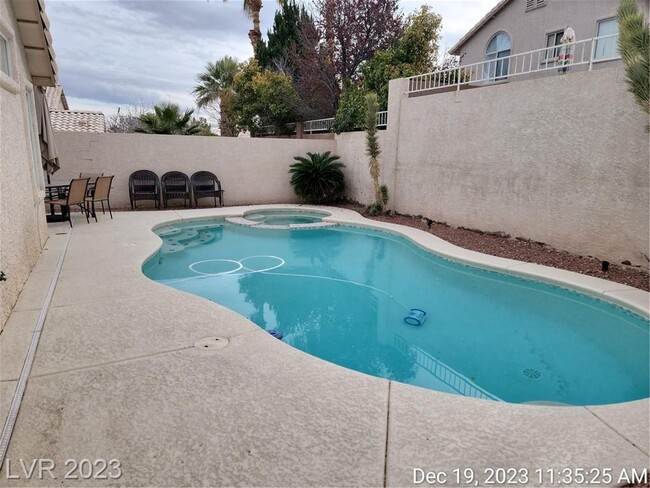 Building Photo - SUMMERLIN NORTH SINGLE-STORY WITH POOL & S...