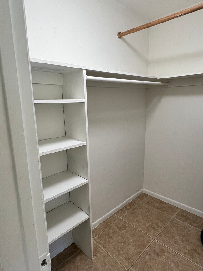 Building Photo - 3001 Albatross Rd