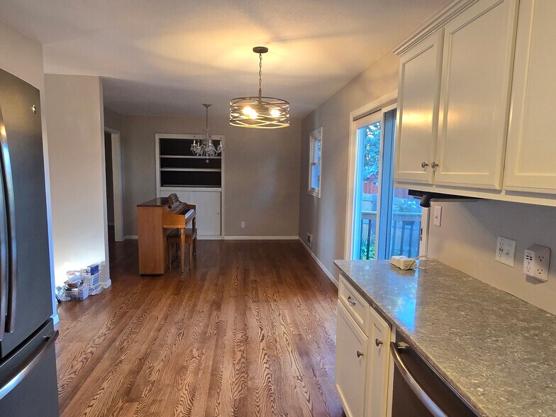 Building Photo - 711 Church St