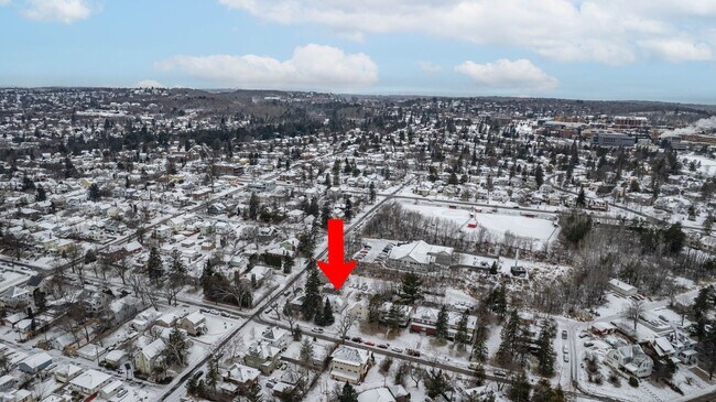 Building Photo - Duluth MN 5-Bedroom - 2-Bath Single Family