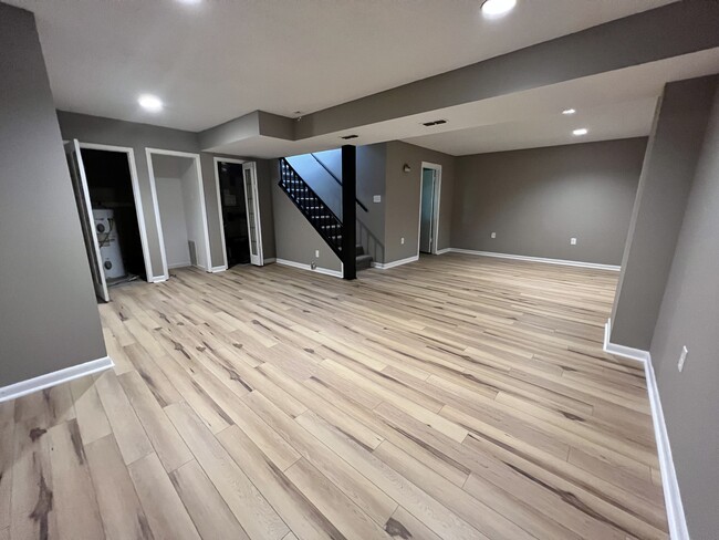Building Photo - 2025 Canby Hills Rd