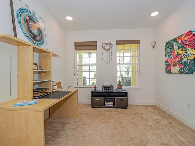 Building Photo - 5945 Buttonwood Sq