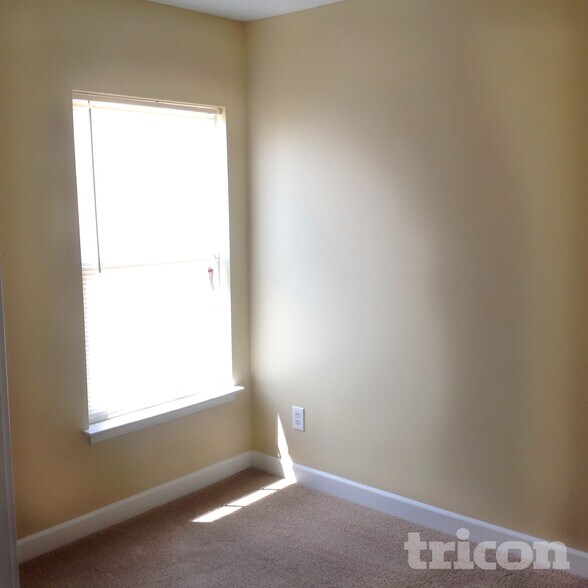 Building Photo - 917 Redford Ln