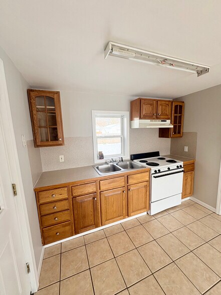 Building Photo - 530 High St