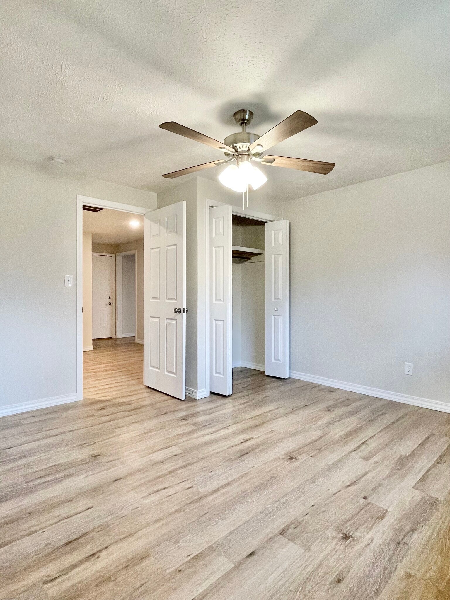 Alternate View of Bedroom 1 - 2209 W Calhoun St