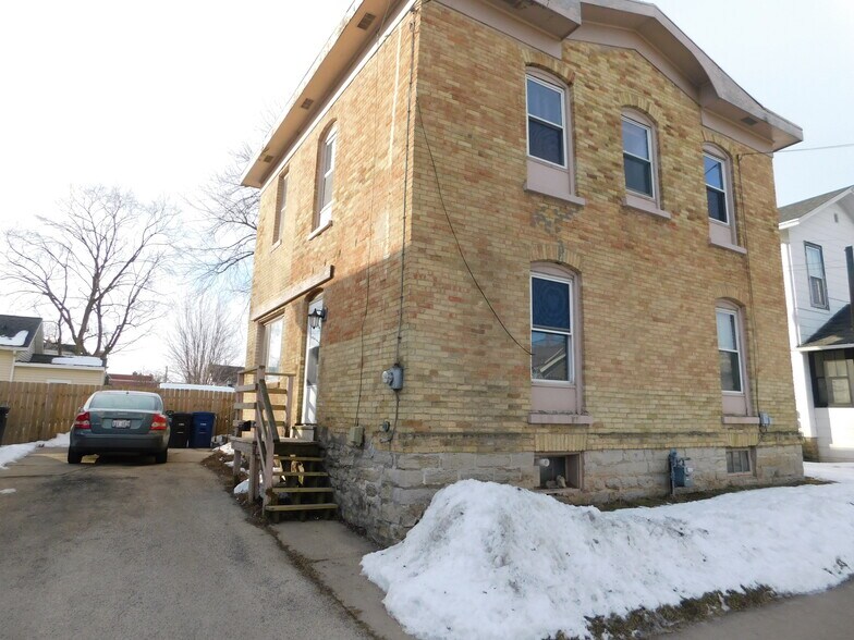 Building Photo - 307 W 9th Ave