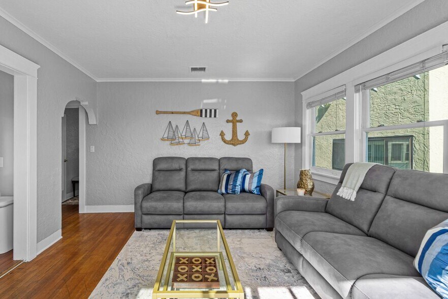 Building Photo - 2452 Union St