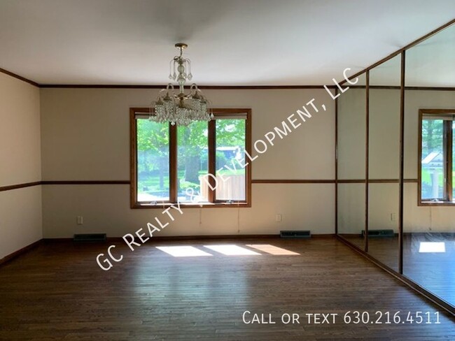 Building Photo - ***SINGLE FAMILY RANCH / 3 BDRM / 2.5 BTH ...