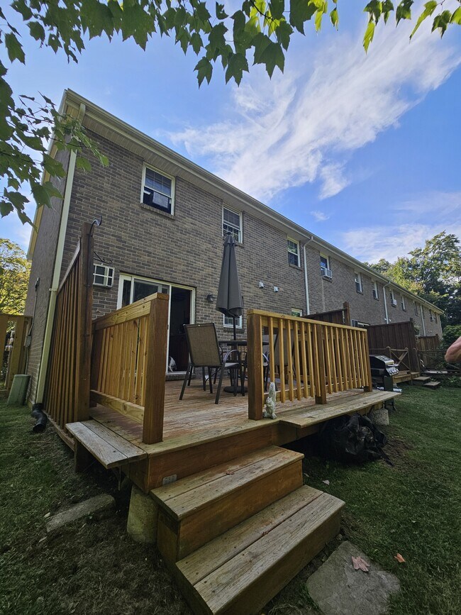 Building Photo - 1 Fieldstone Dr
