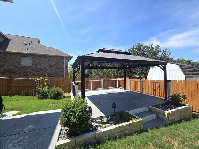 Building Photo - 340 Cross Timbers Dr