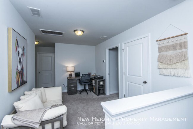 Building Photo - Gorgeous home in McKewn neighborhood!