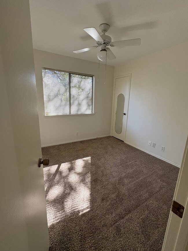 Building Photo - 9538 Cloverdale