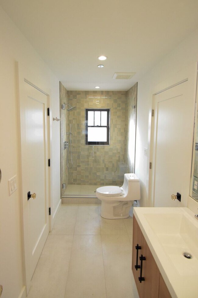 Building Photo - 317 Ocean Park Blvd