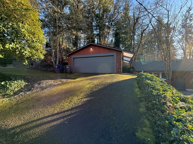 Building Photo - 1808 E 28th Ave