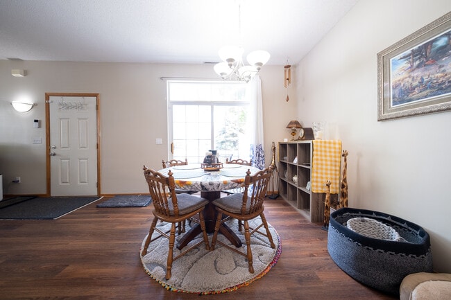 Building Photo - 1747 Countryside Dr