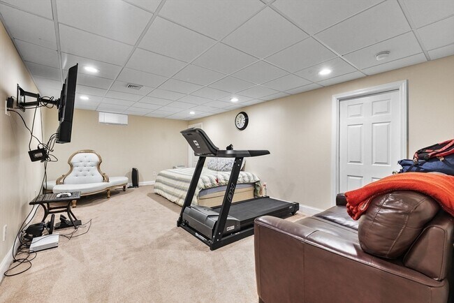 Building Photo - 111 Sisters Cir
