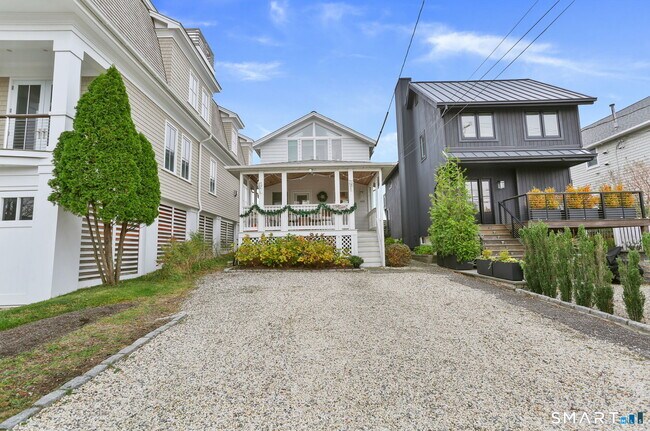 Building Photo - 1235 Fairfield Beach Rd