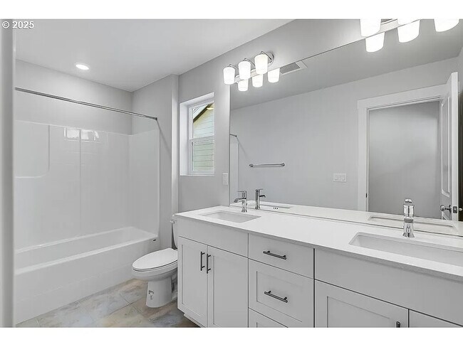 Building Photo - 439 SW 32nd St