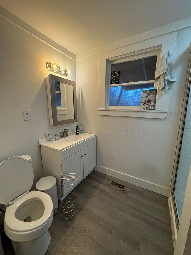 Building Photo - SHORT DISTANCE TO DOWNTOWN AND SANFORD STADIUM