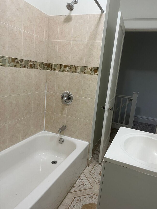 Building Photo - Newly Renovated 3 Bedroom House