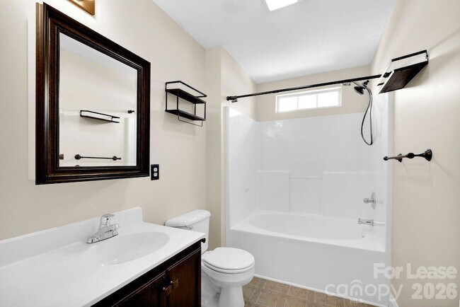 Building Photo - 163 Forest Ridge Rd