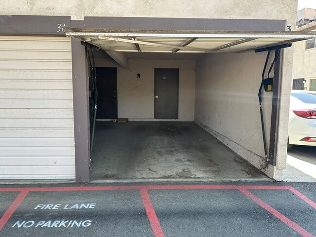 Building Photo - Westchester Area Condo W/Garage  AVAILABLE NOW!