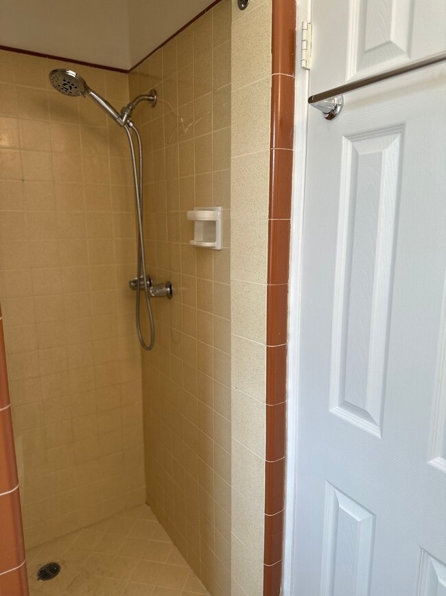 Building Photo - 2133 Glyndon Ave