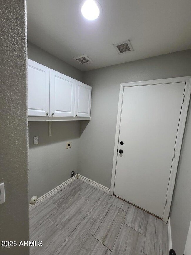 Building Photo - 2324 E Browning Pl